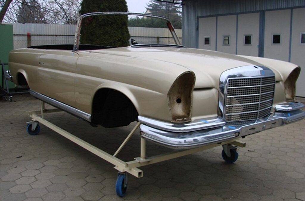 Mercedes-Benz 111 Cabrio karosszéria #1